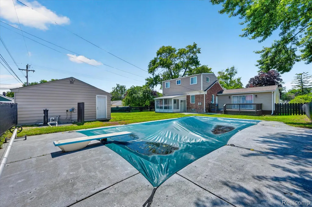 18902 Westmore Street Livonia City MI 48152