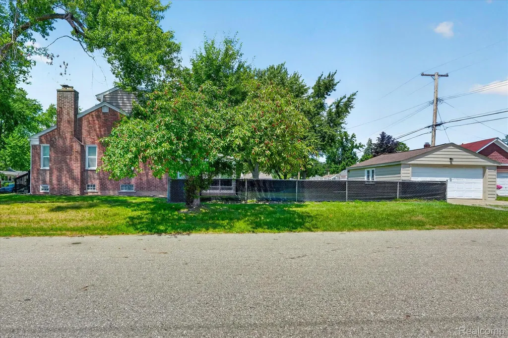 18902 Westmore Street Livonia City MI 48152