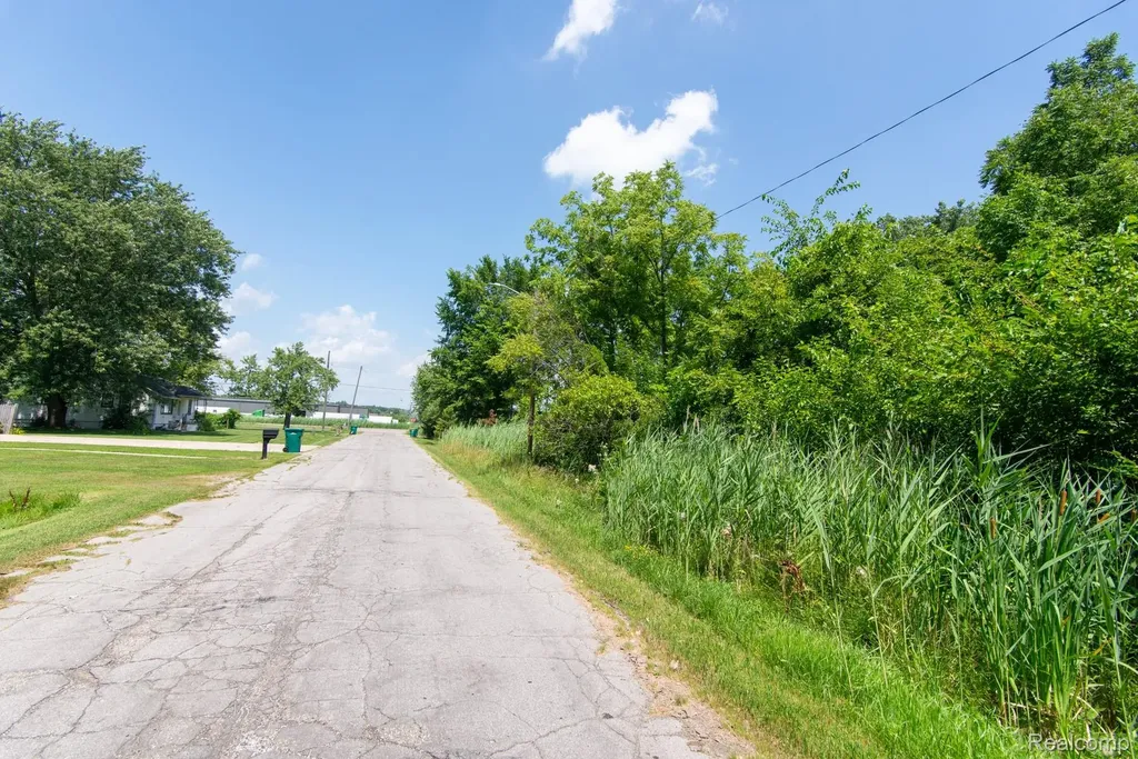Lot 105 Hollywood Romulus City MI 48174