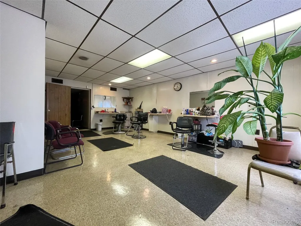 427 E 8 Mile Road Hazel Park City MI 48030