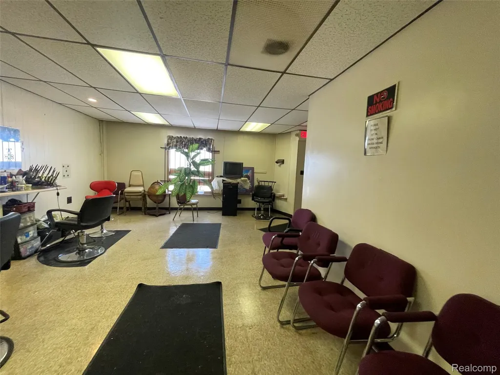 427 E 8 Mile Road Hazel Park City MI 48030