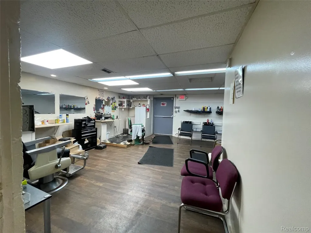 427 E 8 Mile Road Hazel Park City MI 48030