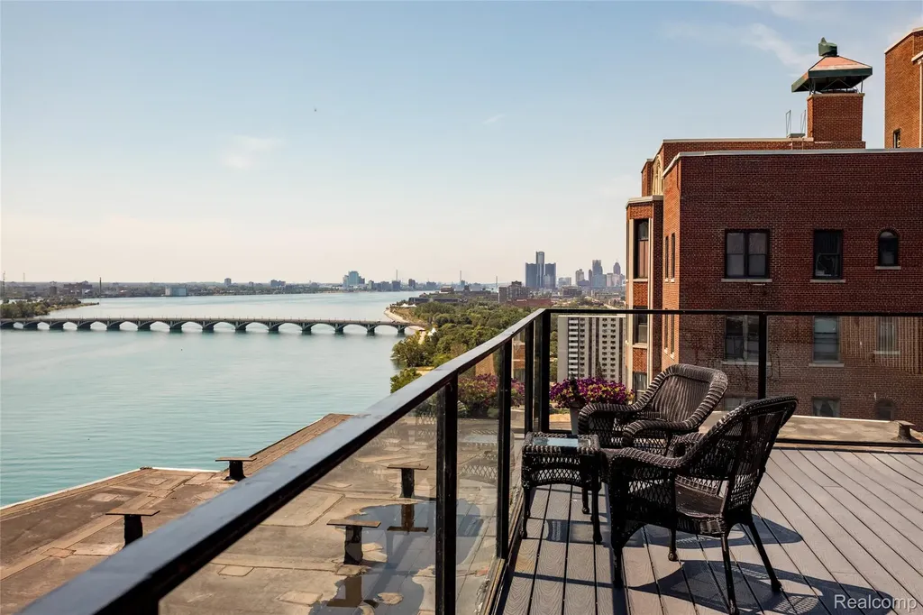 8200 E Jefferson Avenue Detroit City MI 48214