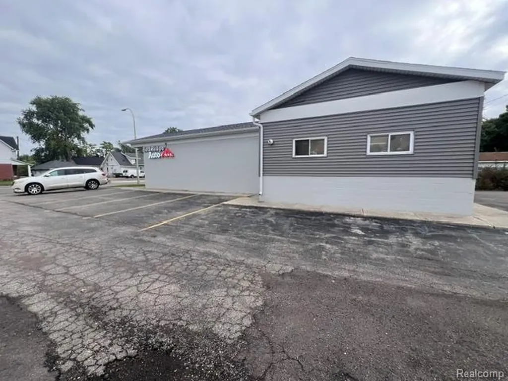 1612 Lapeer Avenue Port Huron City MI 48060