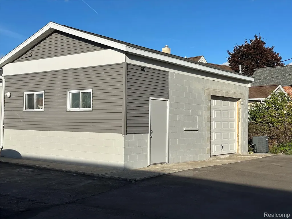 1612 Lapeer Avenue Port Huron City MI 48060