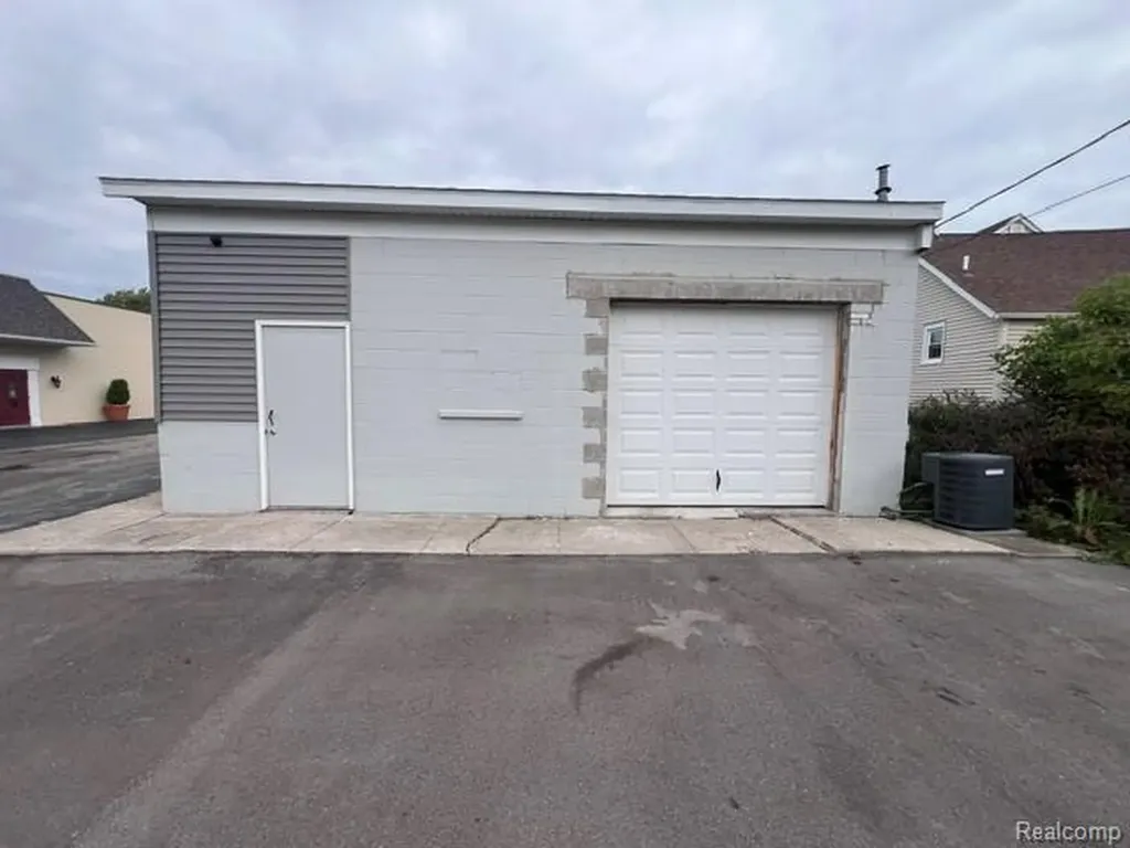 1612 Lapeer Avenue Port Huron City MI 48060