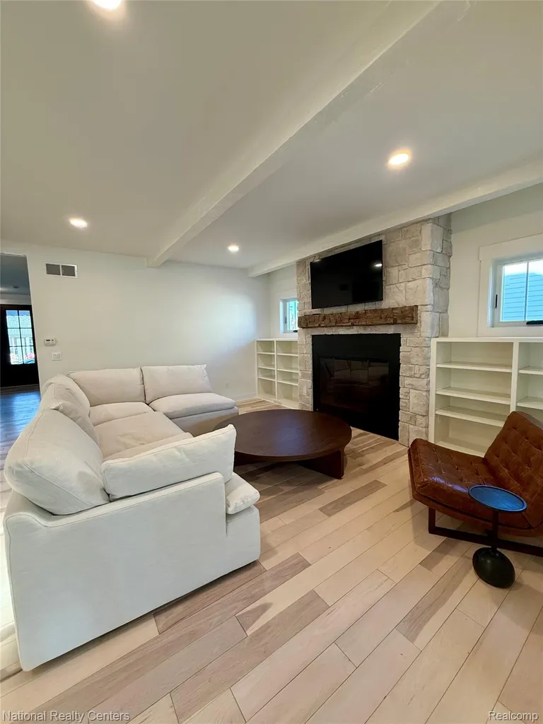 190 Hamilton Street Plymouth City MI 48170