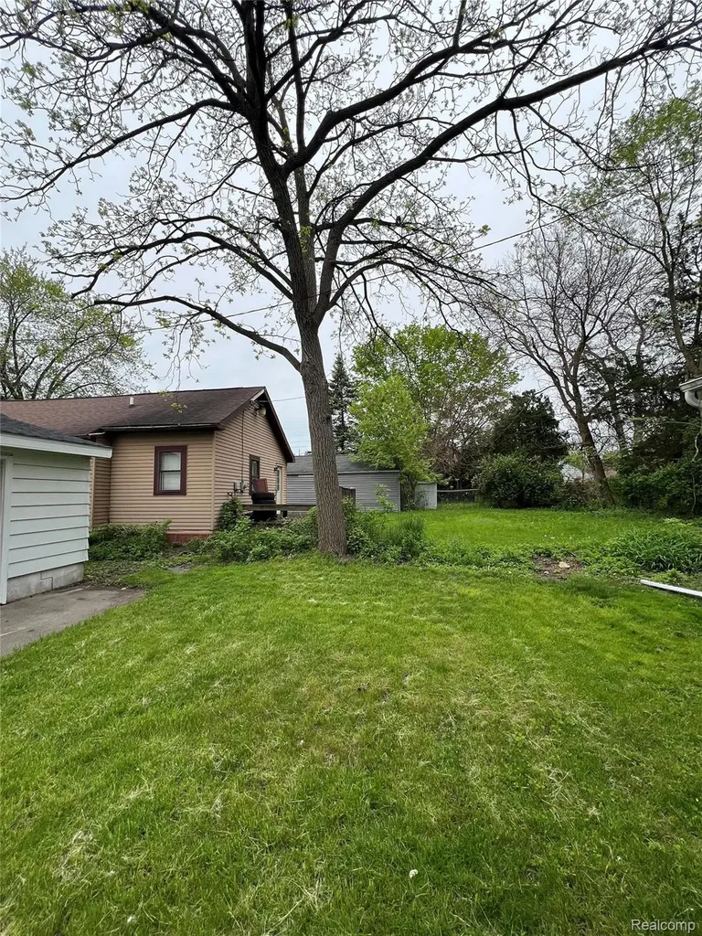 222 Borland Court Saginaw City MI 48602