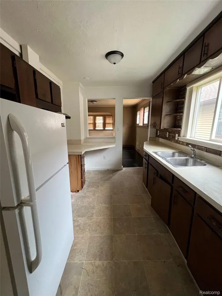 222 Borland Court Saginaw City MI 48602