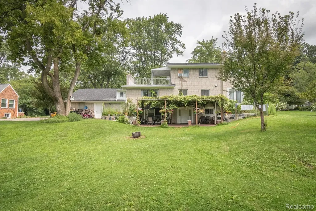 30853 Rockdale Avenue Farmington City MI 48336