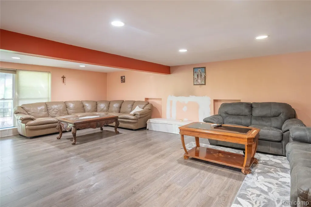 30853 Rockdale Avenue Farmington City MI 48336
