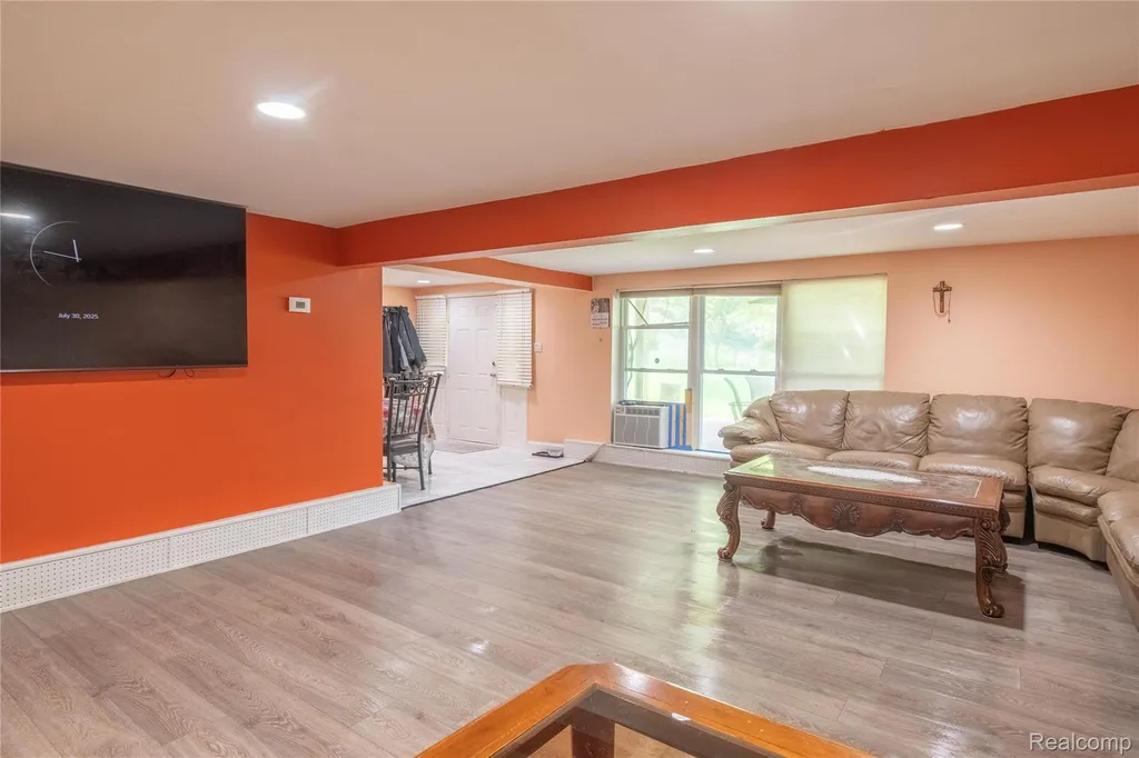 30853 Rockdale Avenue Farmington City MI 48336