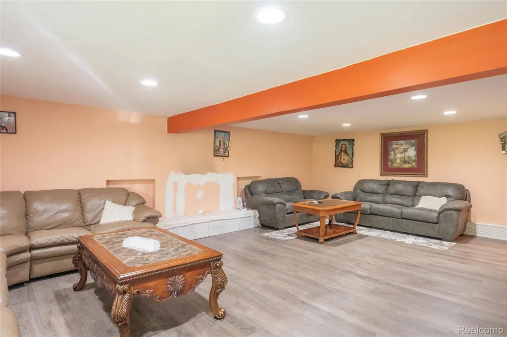 30853 Rockdale Avenue Farmington City MI 48336