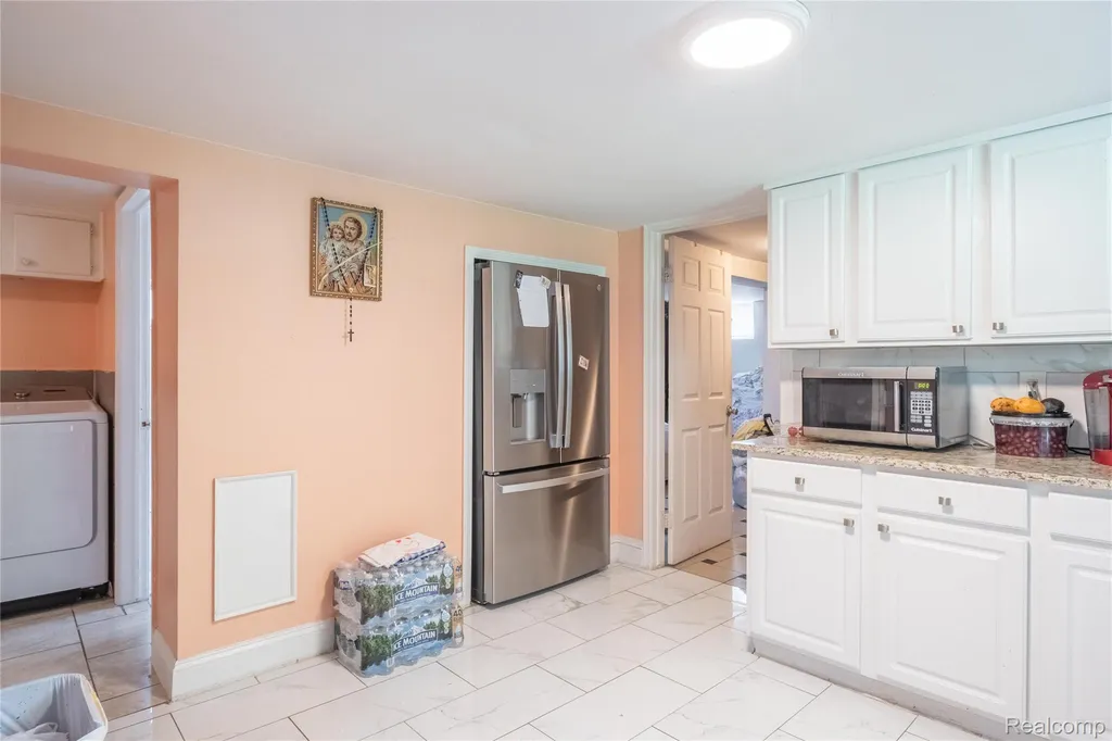 30853 Rockdale Avenue Farmington City MI 48336