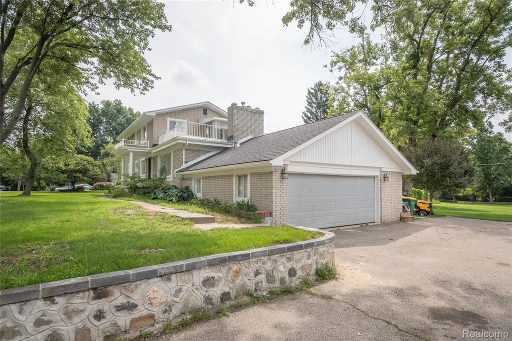 30853 Rockdale Avenue Farmington City MI 48336