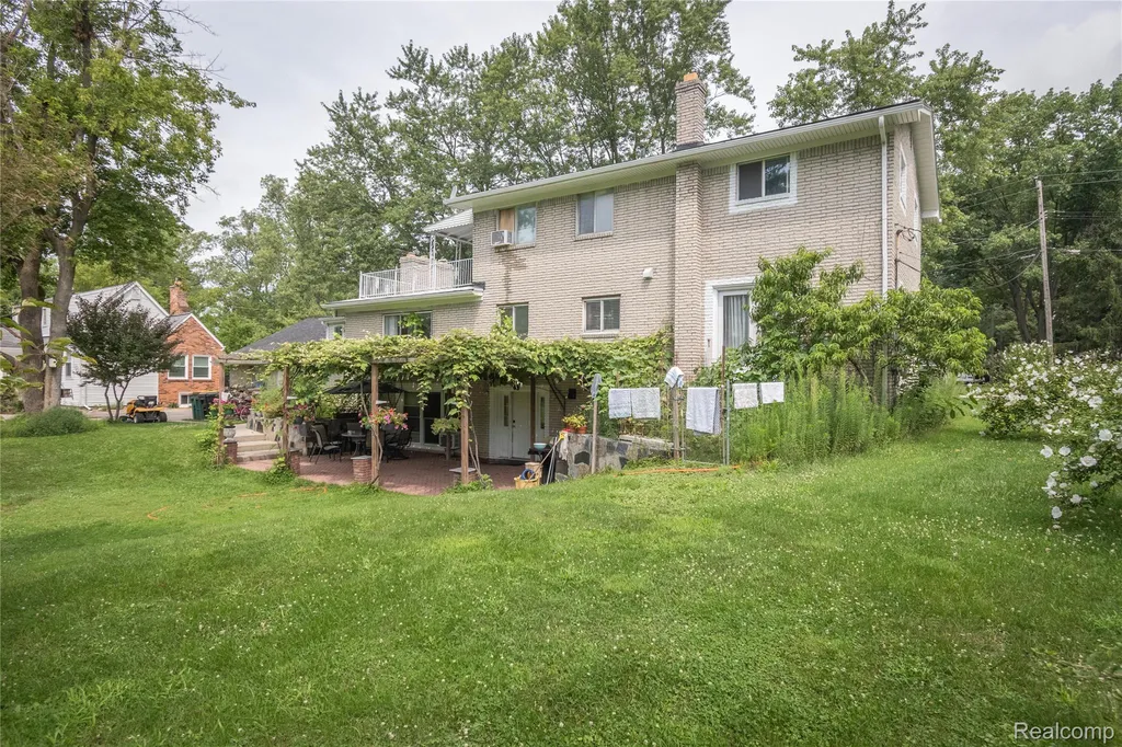 30853 Rockdale Avenue Farmington City MI 48336