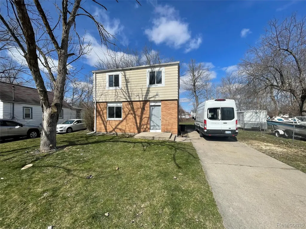 2116 Wood Street Saginaw City MI 48638