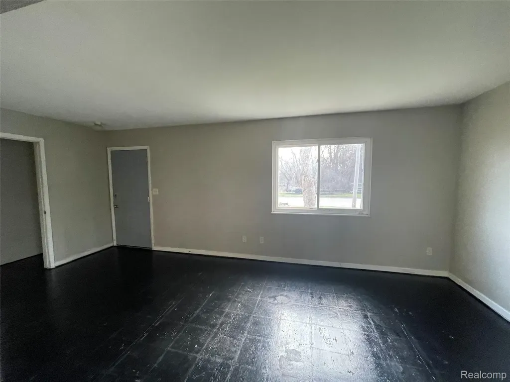2116 Wood Street Saginaw City MI 48638