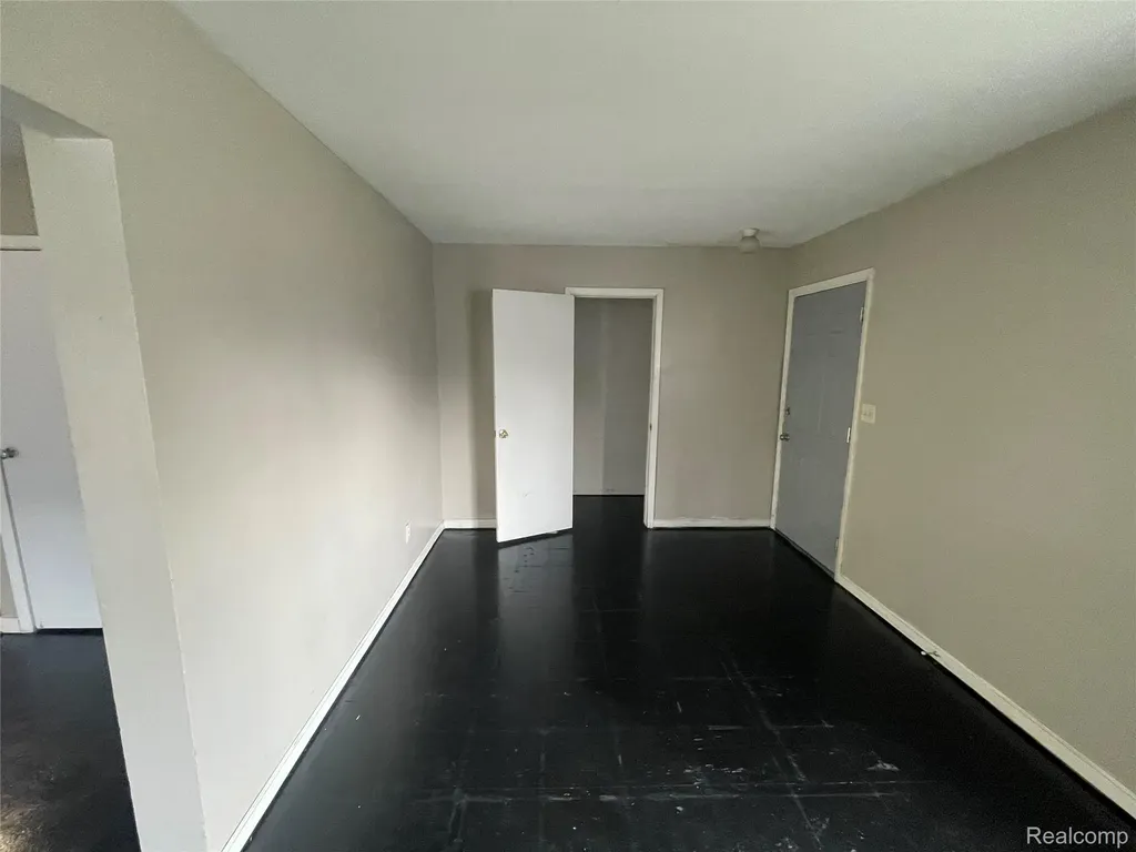 2116 Wood Street Saginaw City MI 48638