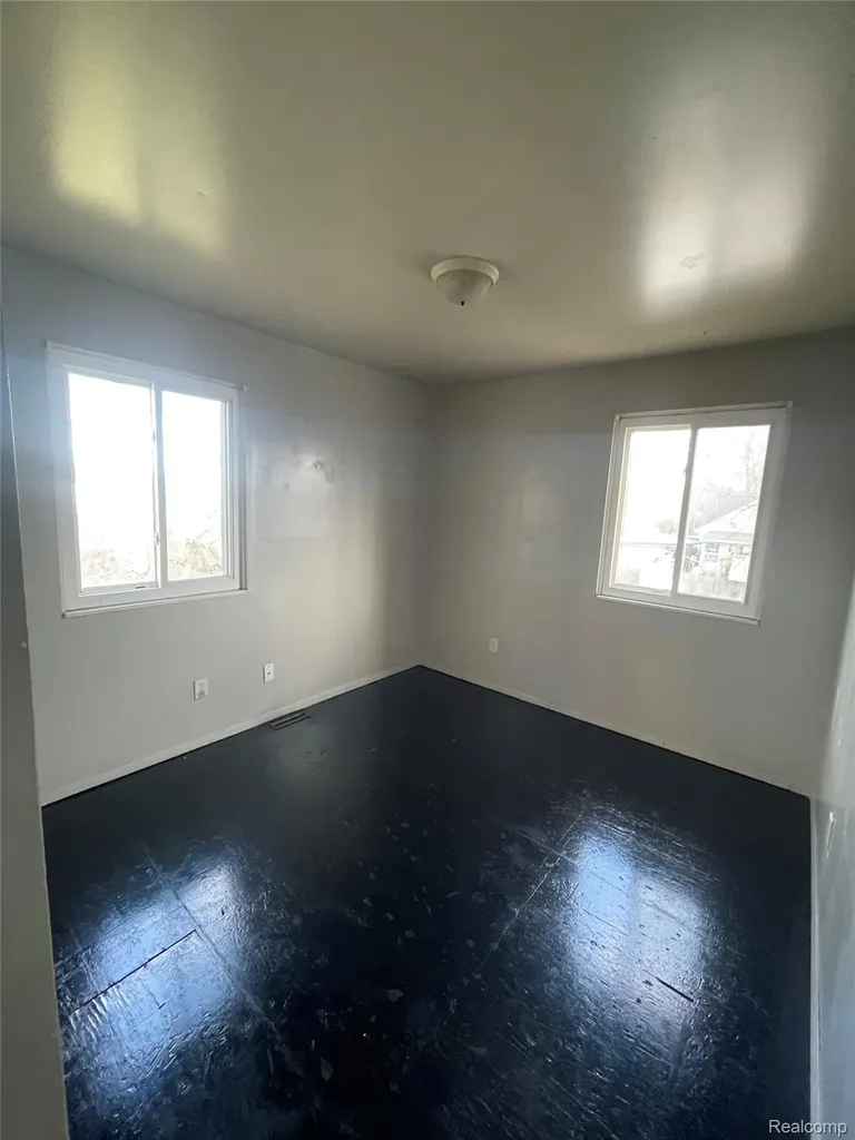 2116 Wood Street Saginaw City MI 48638