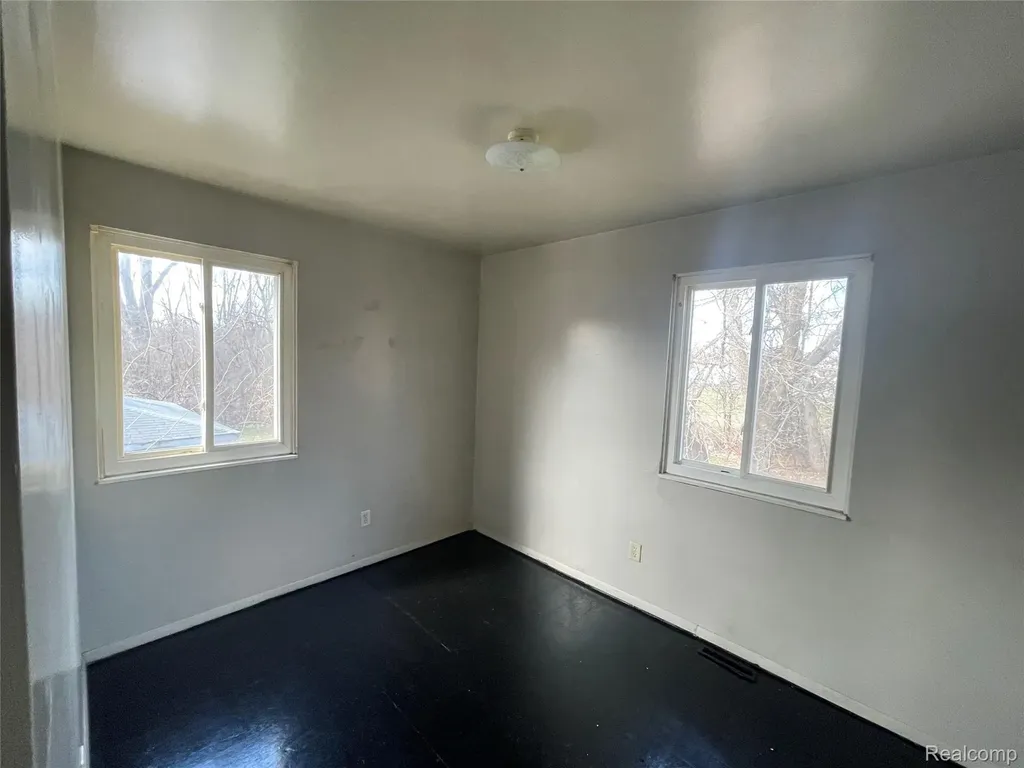 2116 Wood Street Saginaw City MI 48638
