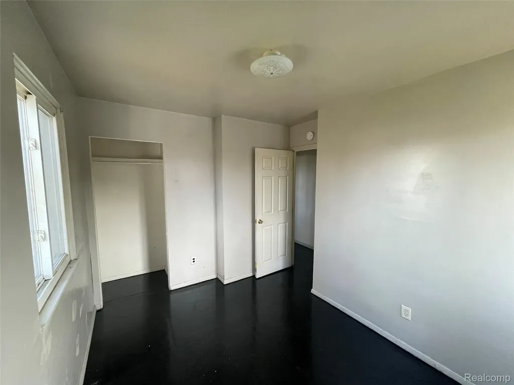 2116 Wood Street Saginaw City MI 48638