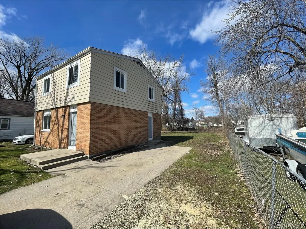2116 Wood Street Saginaw City MI 48638