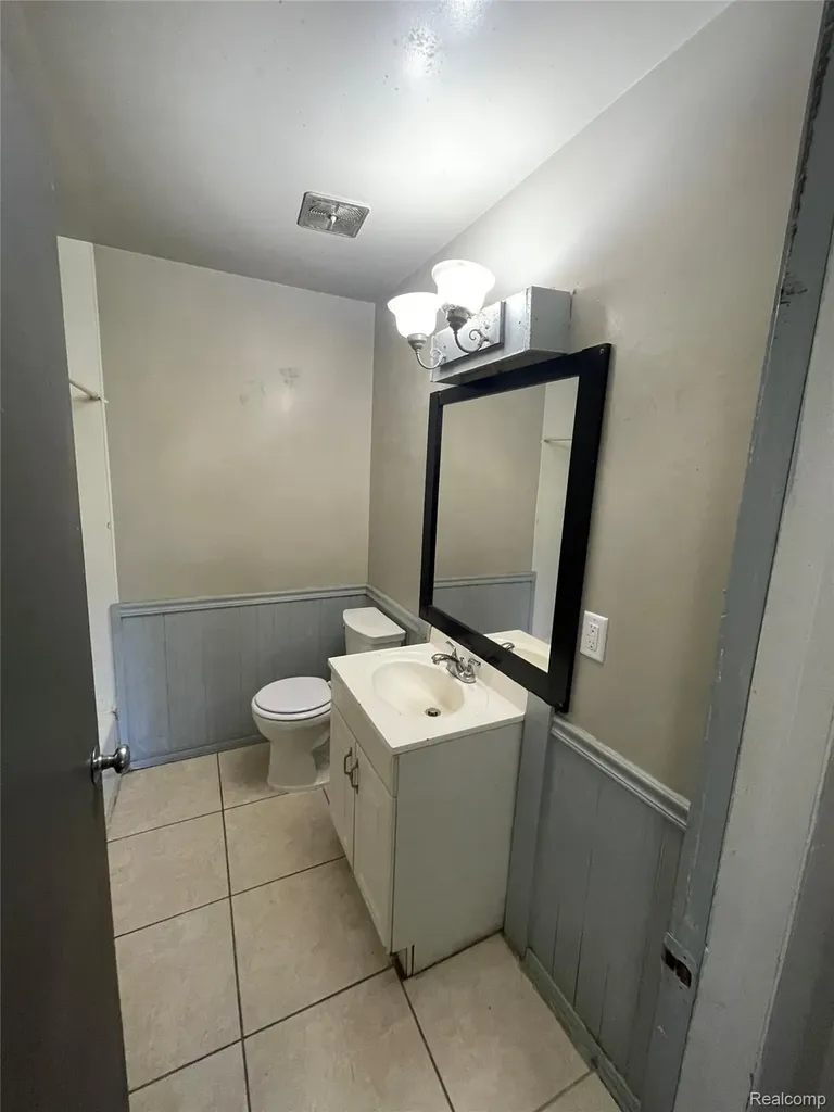 2116 Wood Street Saginaw City MI 48638