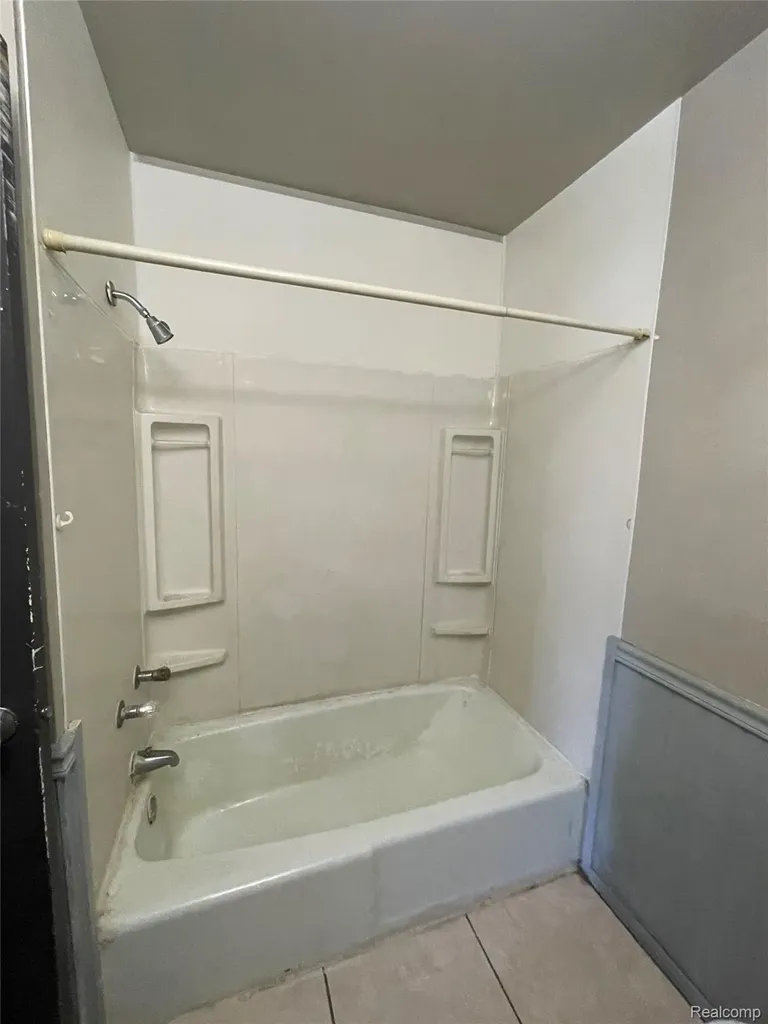 2116 Wood Street Saginaw City MI 48638
