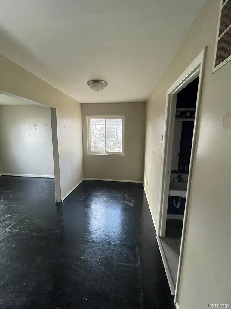 2116 Wood Street Saginaw City MI 48638