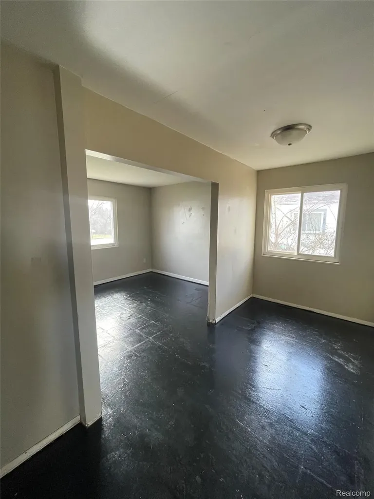 2116 Wood Street Saginaw City MI 48638