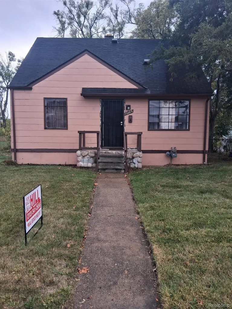 15643 W Chicago Street Detroit City MI 48228