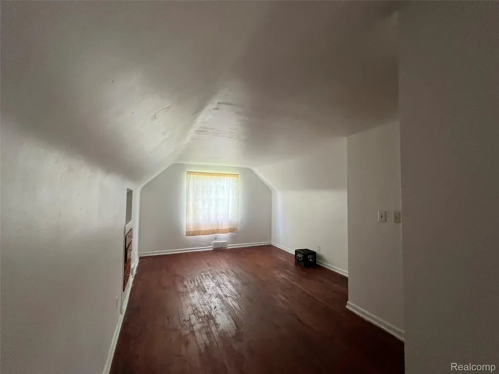 15643 W Chicago Street Detroit City MI 48228