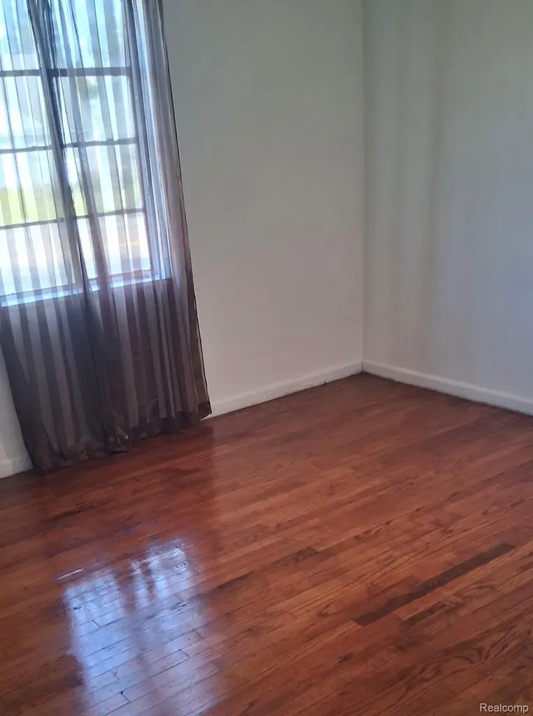 15643 W Chicago Street Detroit City MI 48228