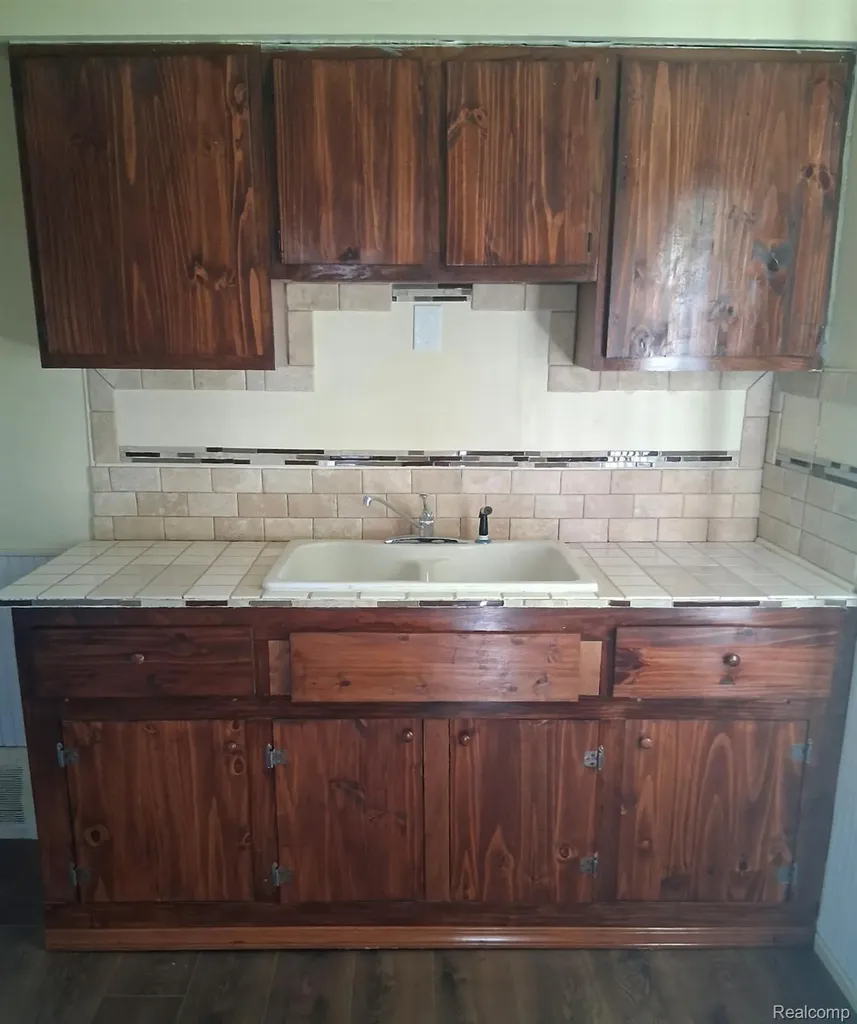 15643 W Chicago Street Detroit City MI 48228
