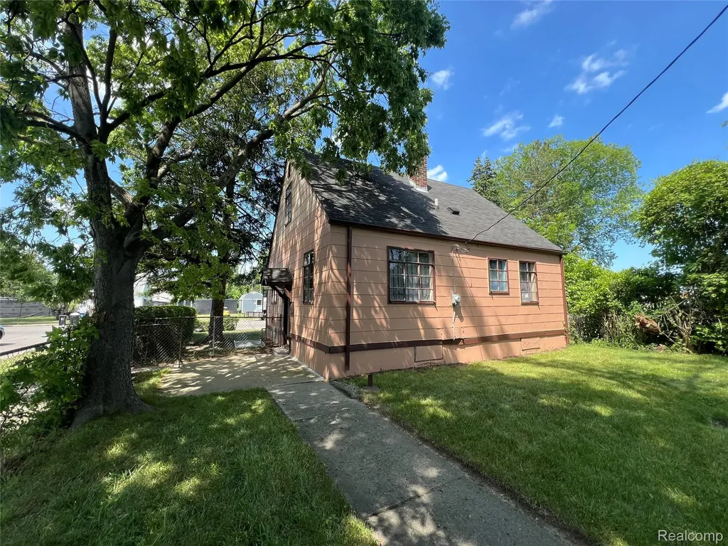 15643 W Chicago Street Detroit City MI 48228