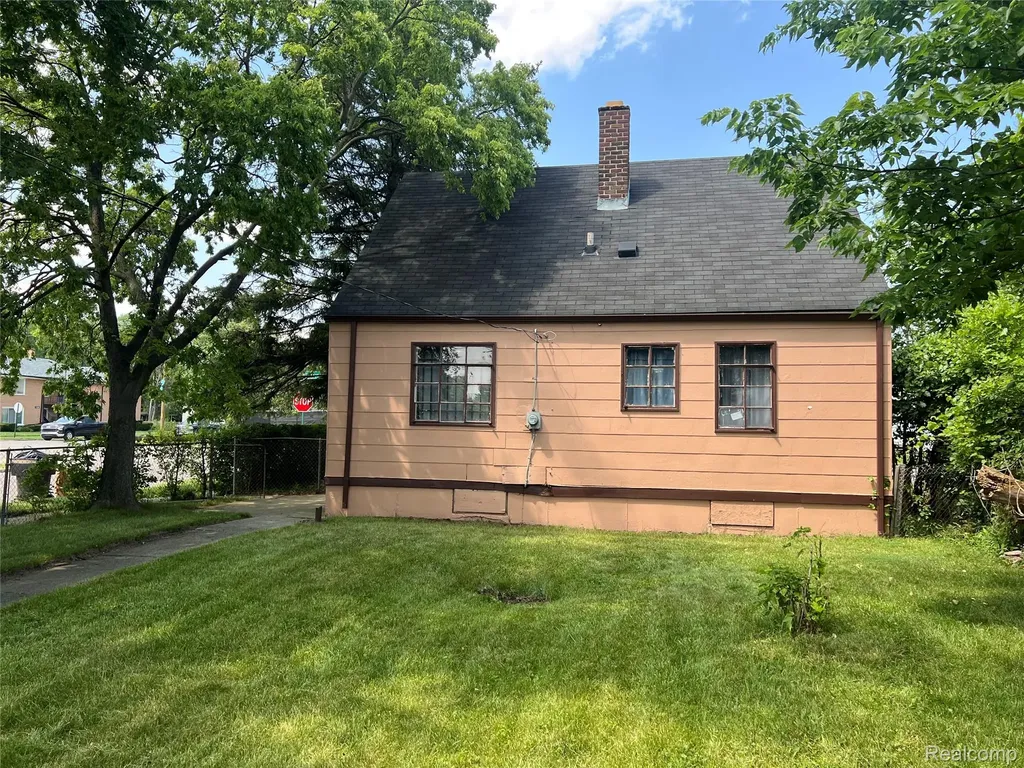15643 W Chicago Street Detroit City MI 48228