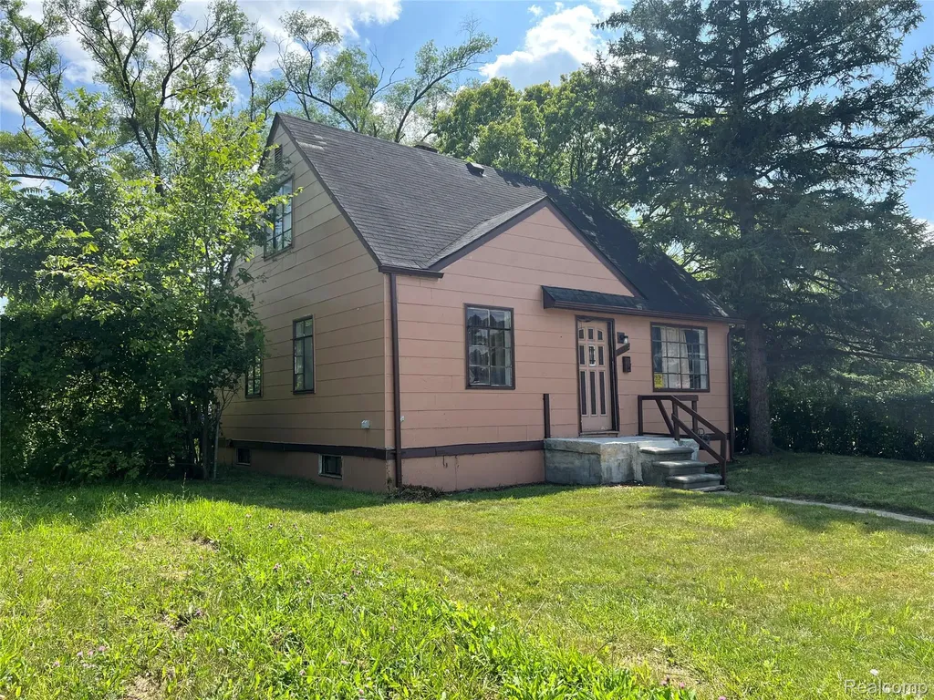 15643 W Chicago Street Detroit City MI 48228