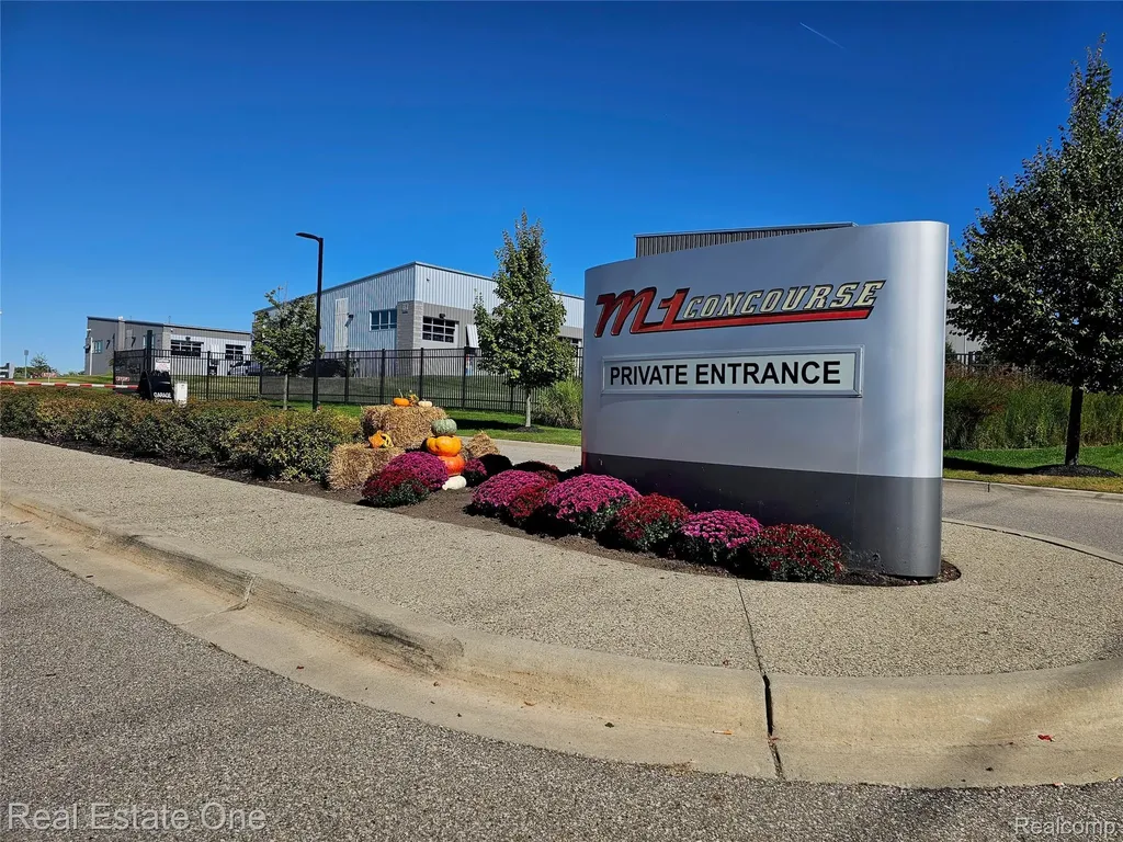 142 Pit Lane Pontiac City MI 48341