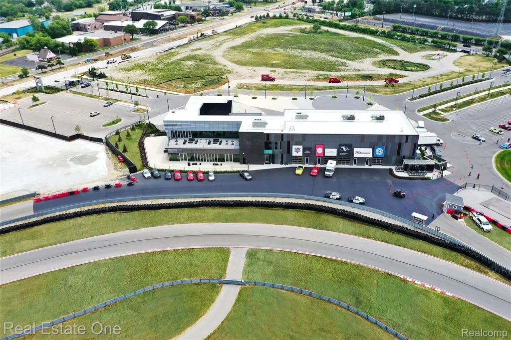 142 Pit Lane Pontiac City MI 48341