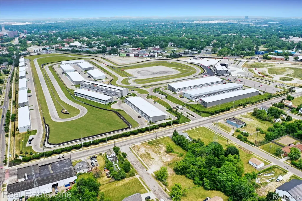 142 Pit Lane Pontiac City MI 48341