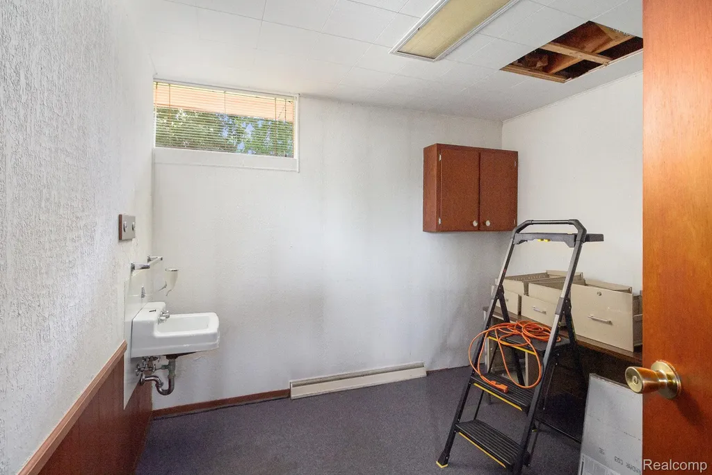 5204 Davison Road Burton City MI 48509