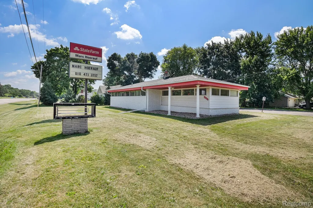 5204 Davison Road Burton City MI 48509