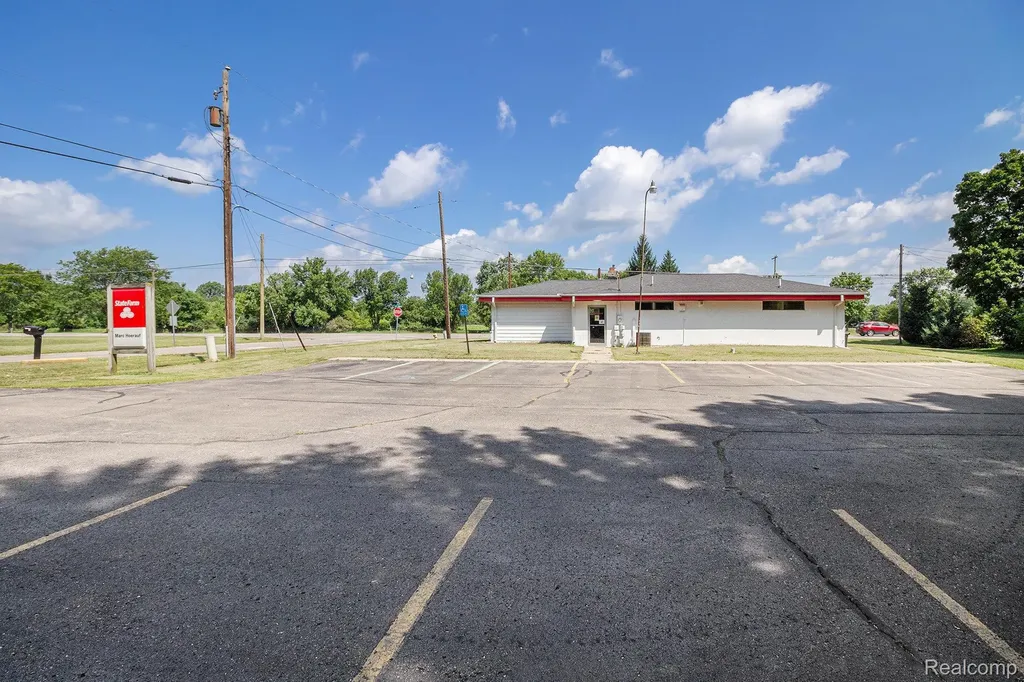5204 Davison Road Burton City MI 48509