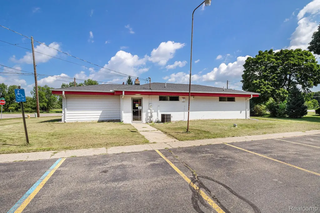 5204 Davison Road Burton City MI 48509