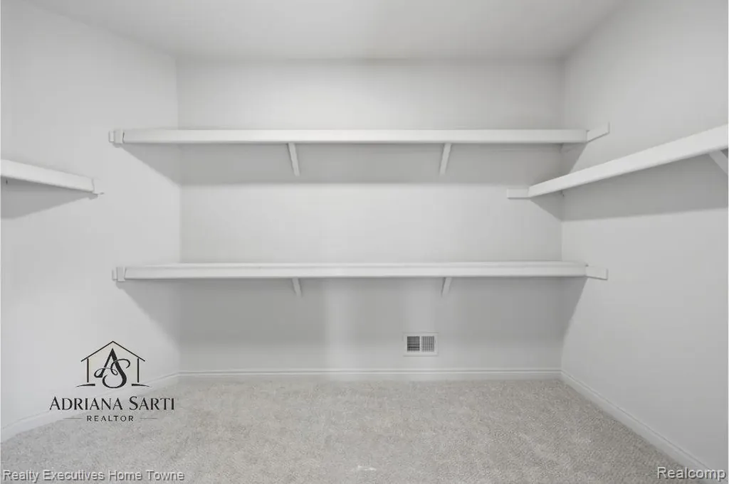 35962 Cascade Drive New Baltimore City MI 48047