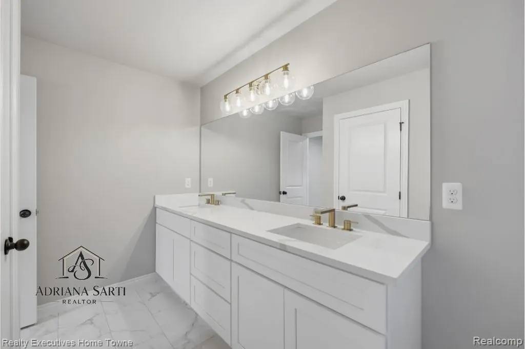 35962 Cascade Drive New Baltimore City MI 48047