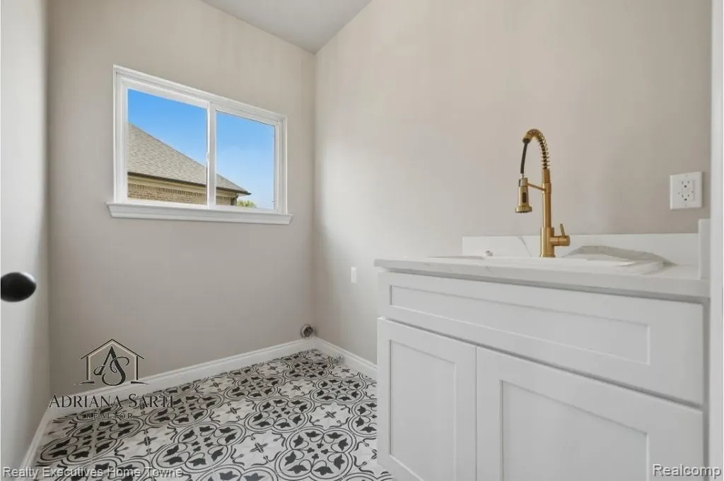 35962 Cascade Drive New Baltimore City MI 48047