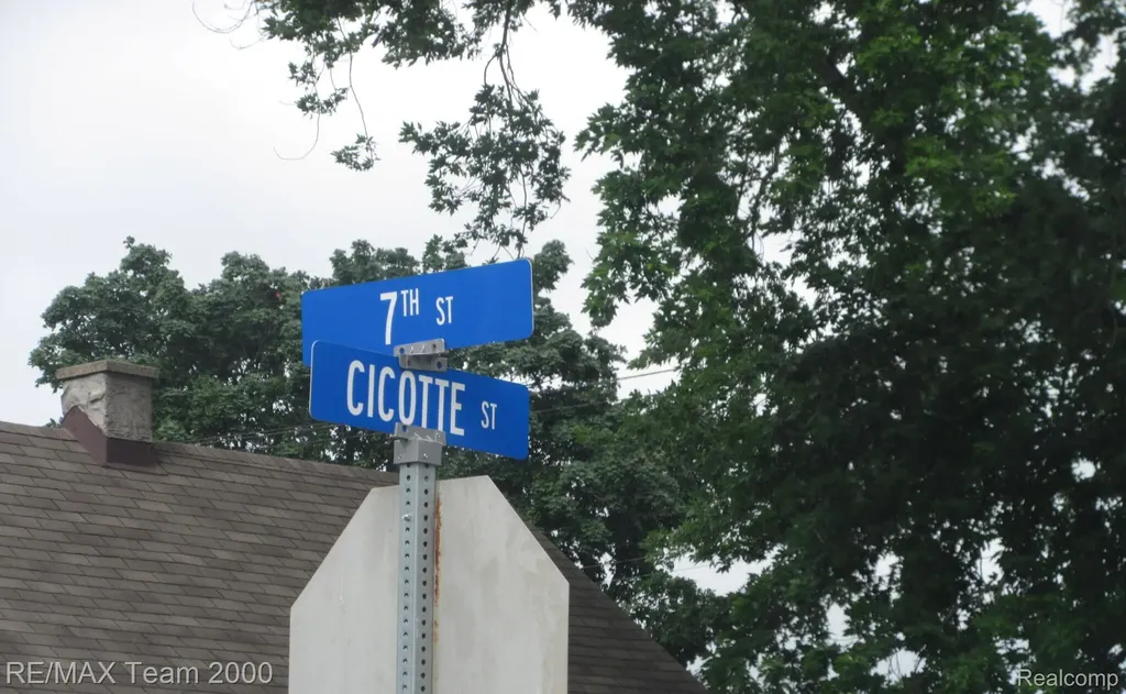 4242 7th Street Ecorse City MI 48229