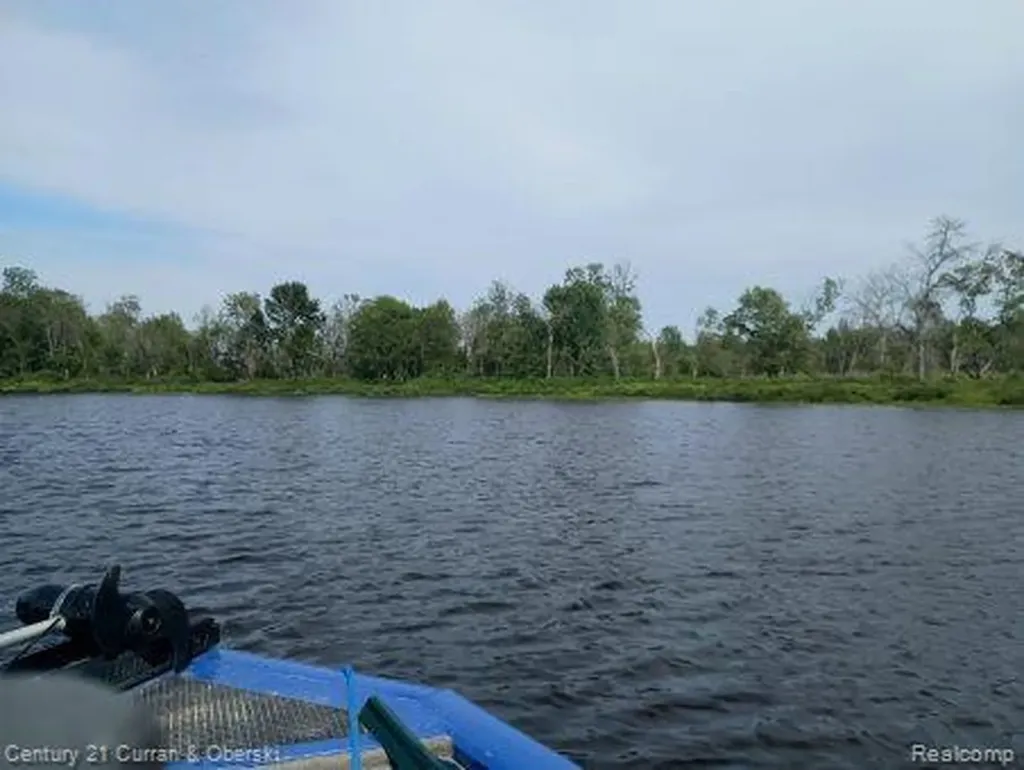 0000 Tahquamenon River (shore) Mcmillan Township MI 49868